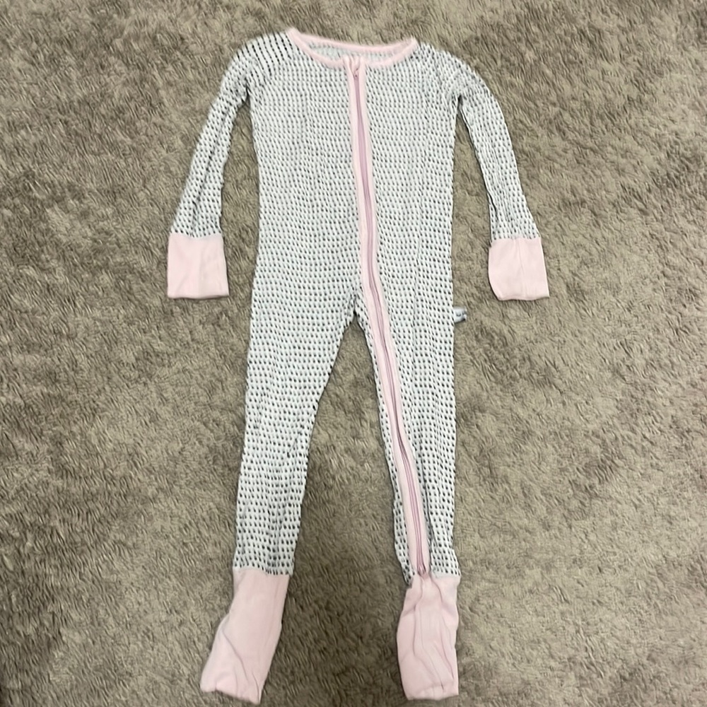 Little sleepies 12-18 mo zippy